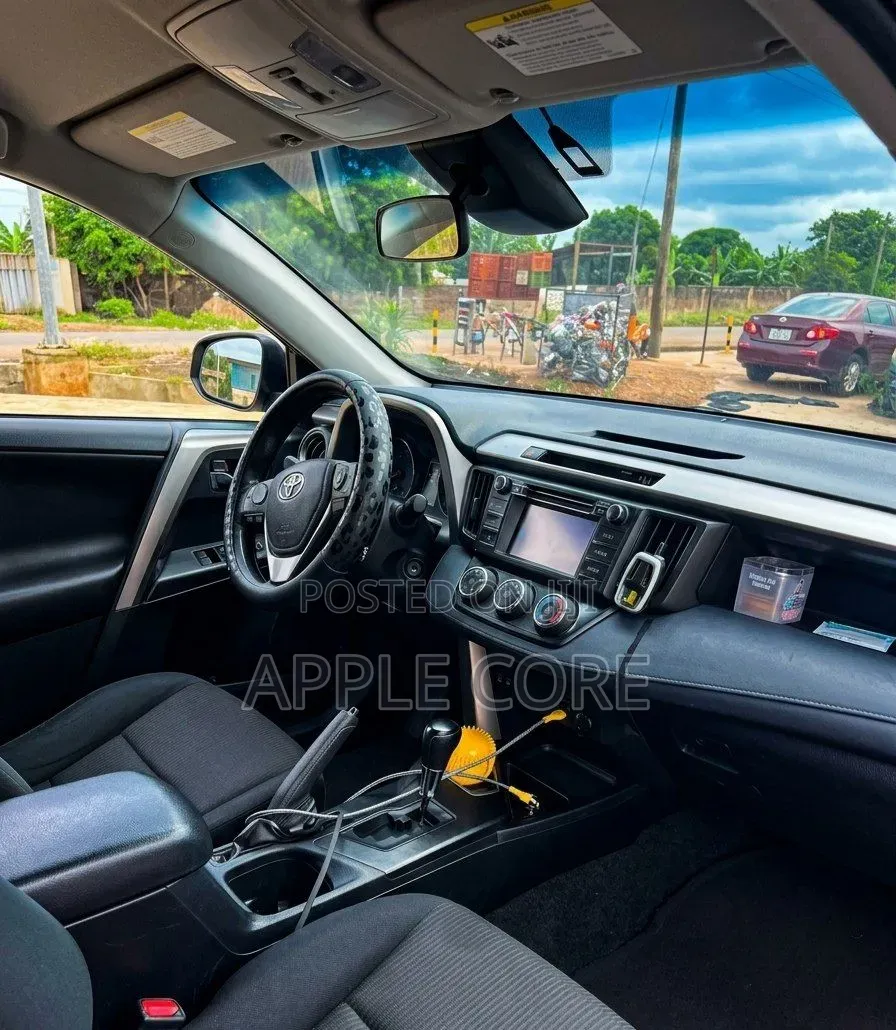 Toyota RAV4 LE 4dr SUV (2.5L 4cyl 6A) 2018 Black