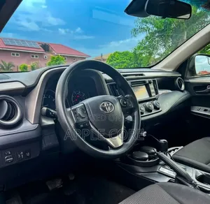 Toyota RAV4 LE 4dr SUV (2.5L 4cyl 6A) 2018 Black