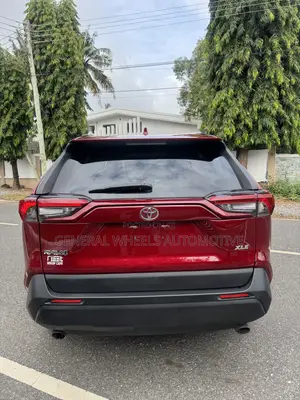Toyota RAV4 XLE AWD 2019 Red