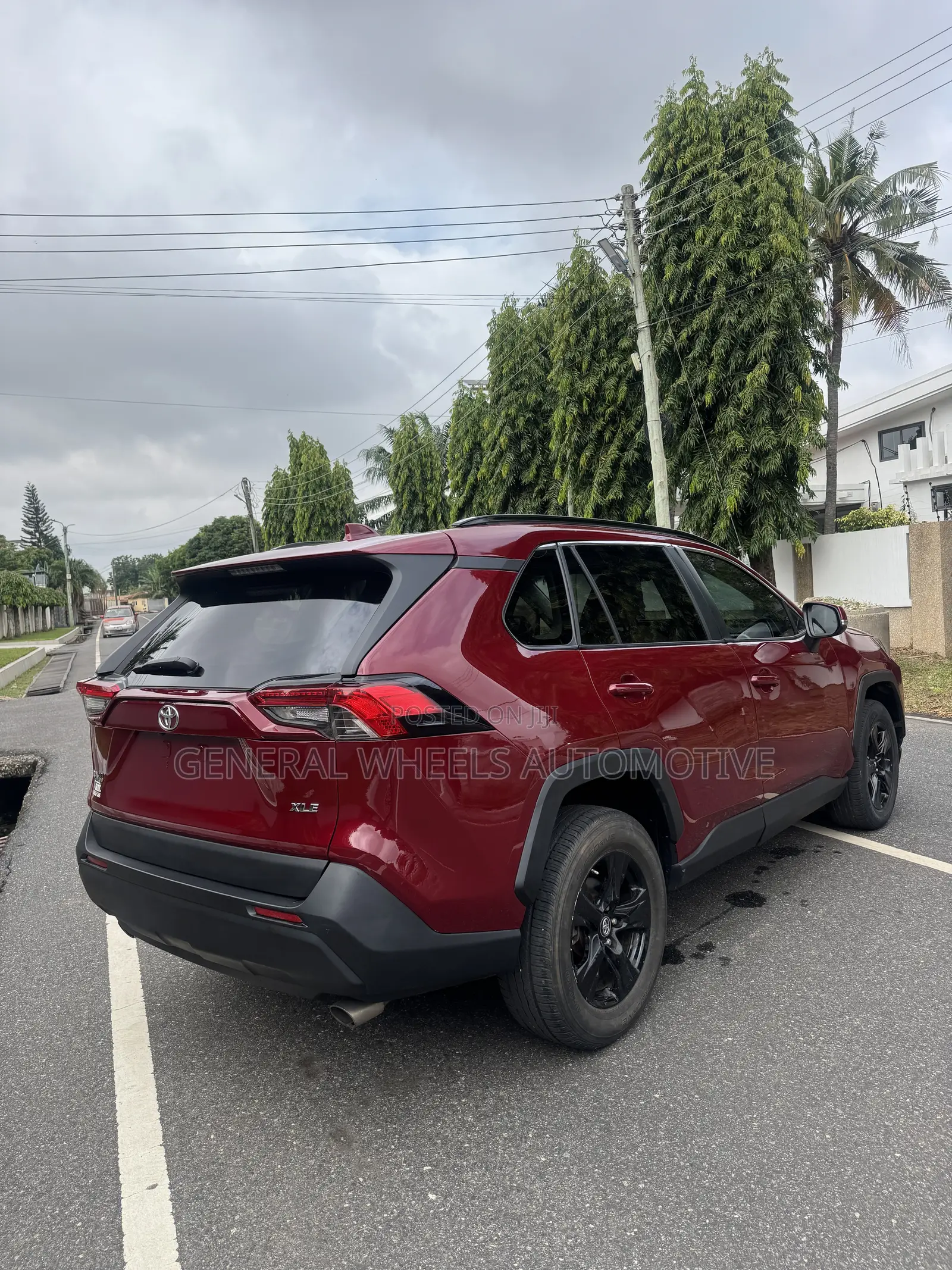 Toyota RAV4 XLE AWD 2019 Red