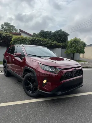 Toyota RAV4 XLE AWD 2019 Red