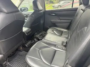 Toyota Highlander XLE 2021 Gray