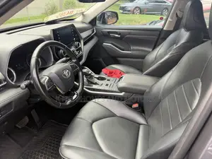 Toyota Highlander XLE 2021 Gray