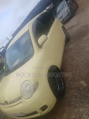 Toyota Sienta 2010 Yellow