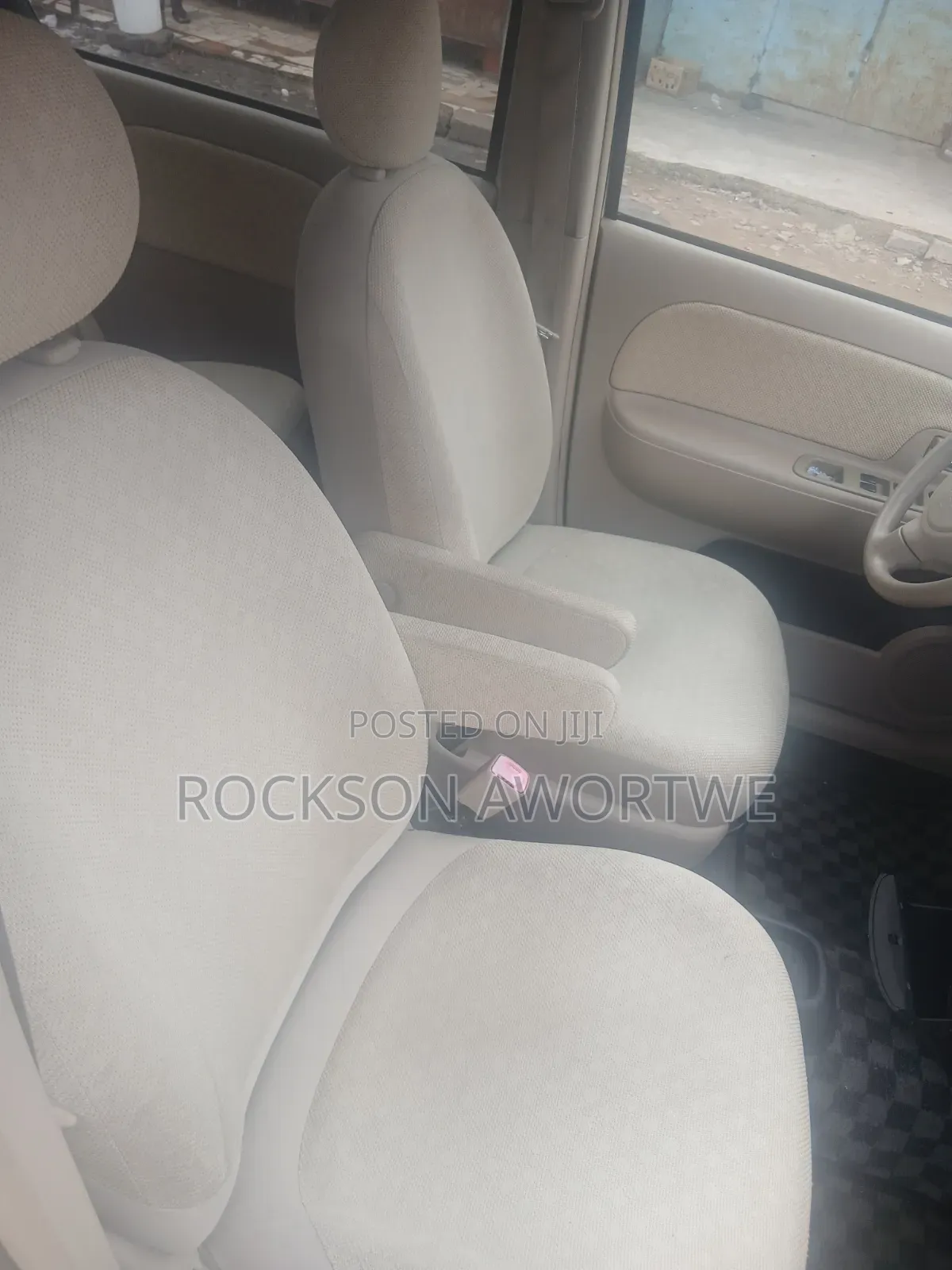 Toyota Sienta 2010 Yellow