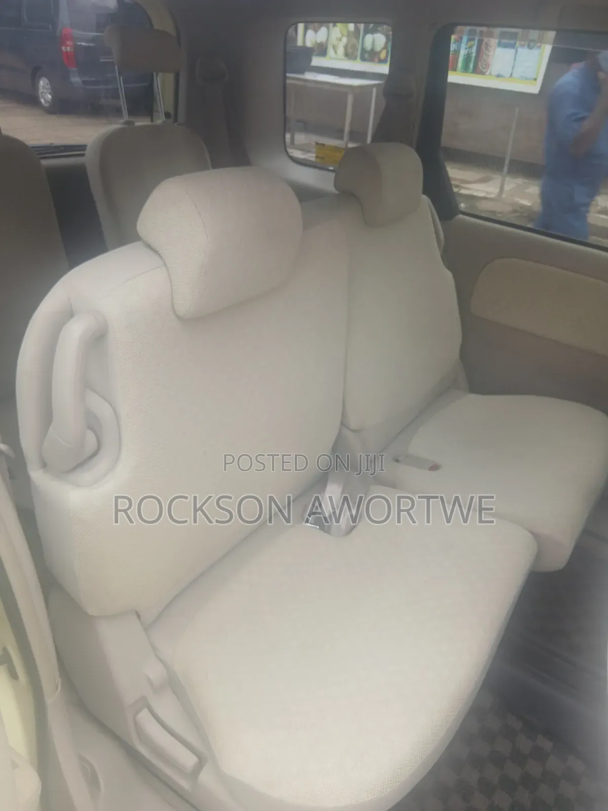 Toyota Sienta 2010 Yellow
