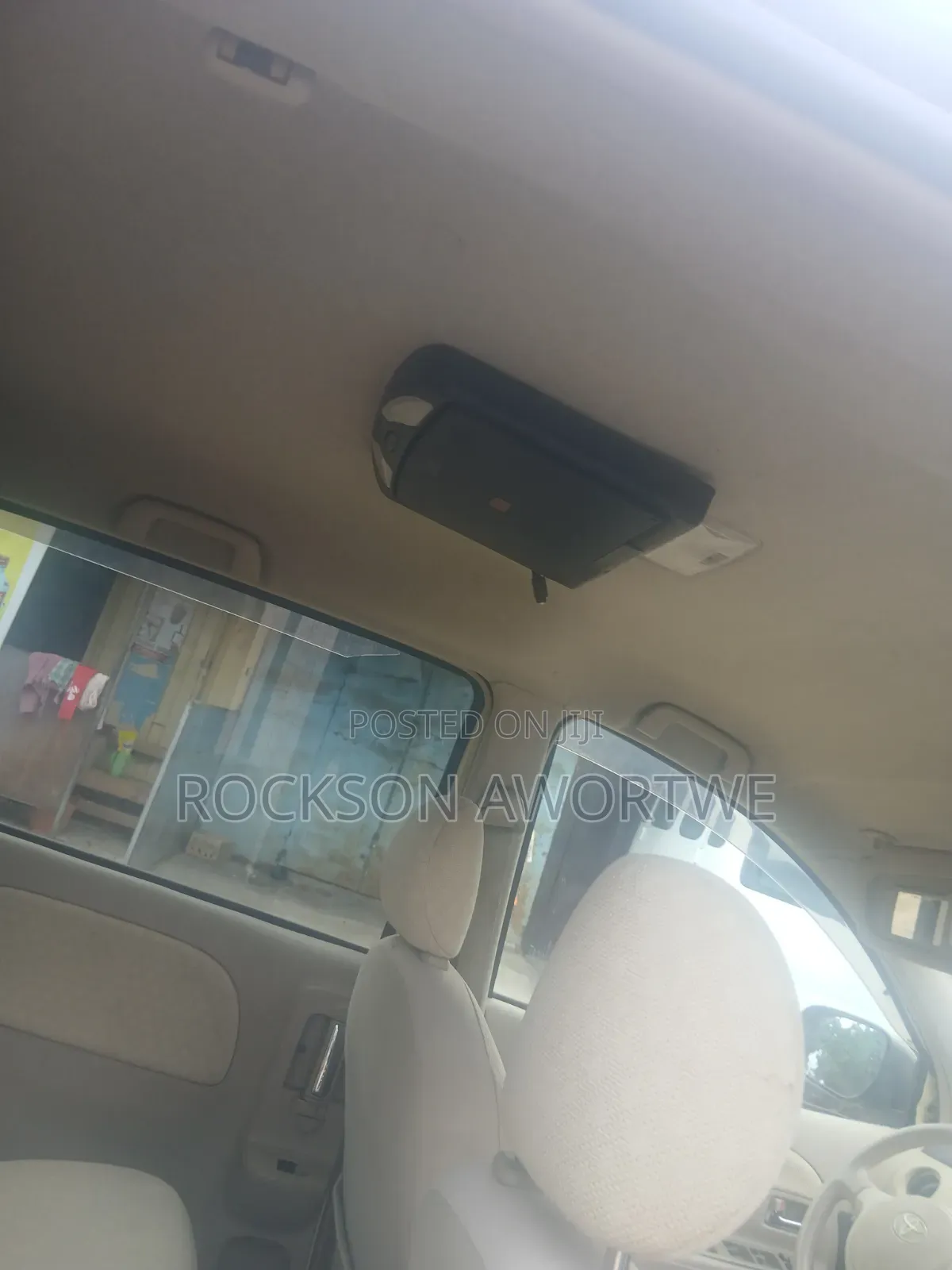 Toyota Sienta 2010 Yellow