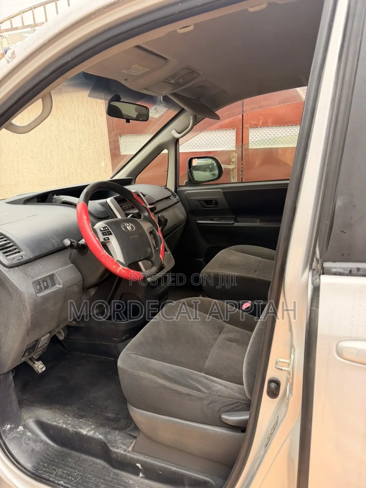 Toyota Voxy 2012 Silver