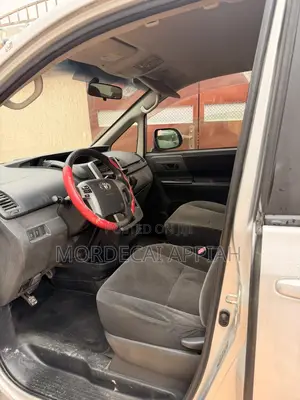 Toyota Voxy 2012 Silver