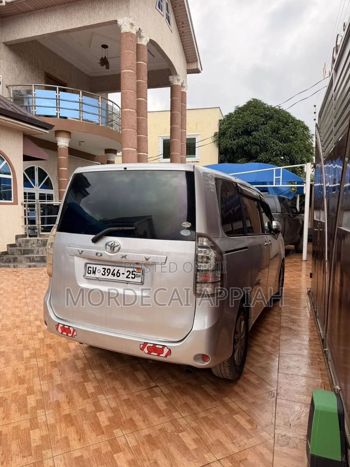 Toyota Voxy 2012 Silver