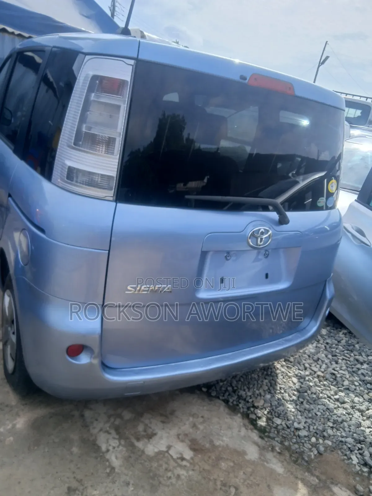 Toyota Sienta 2013 Blue