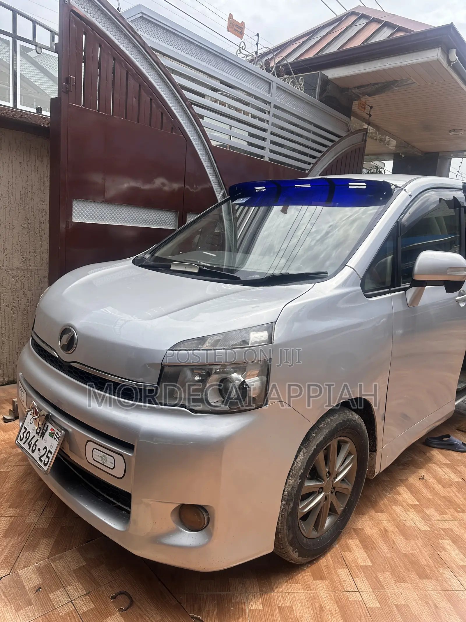Toyota Voxy 2012 Silver