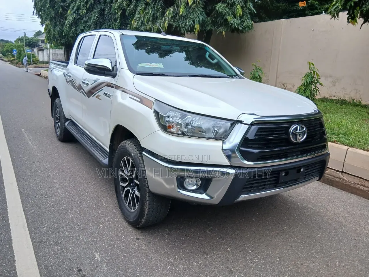 Toyota Hilux 2024 White