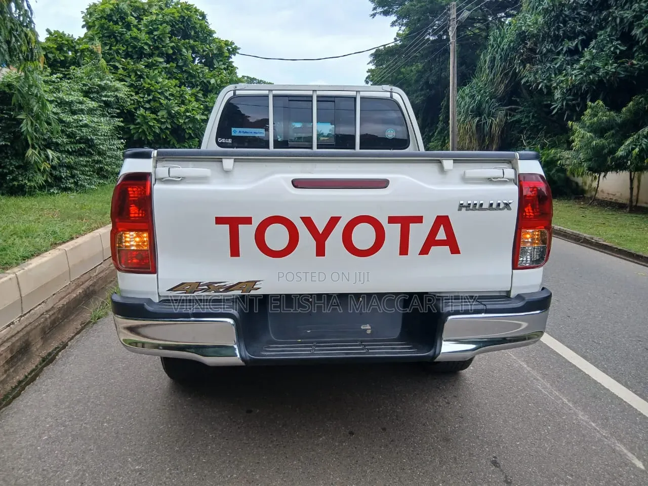 Toyota Hilux 2024 White