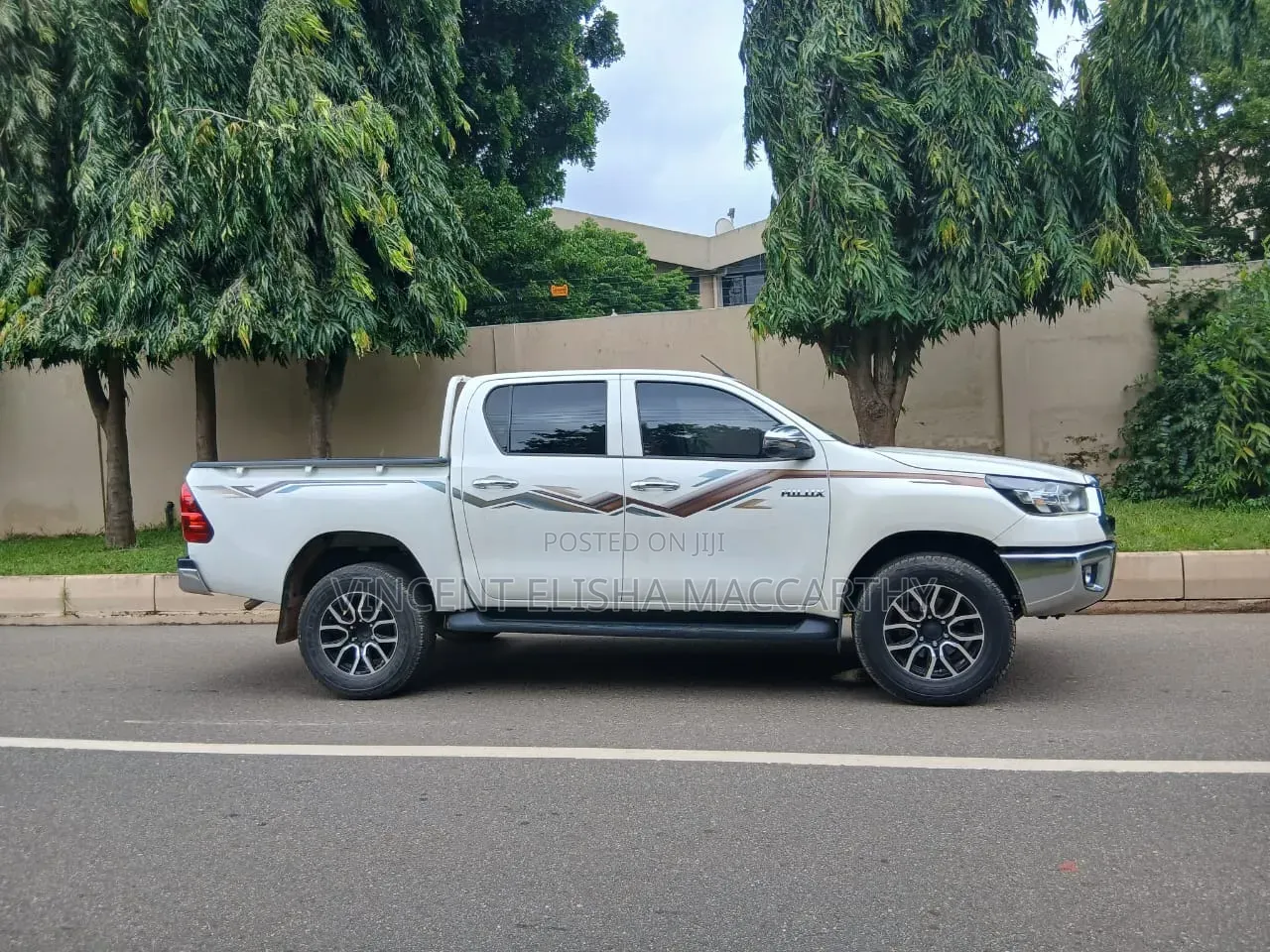 Toyota Hilux 2024 White