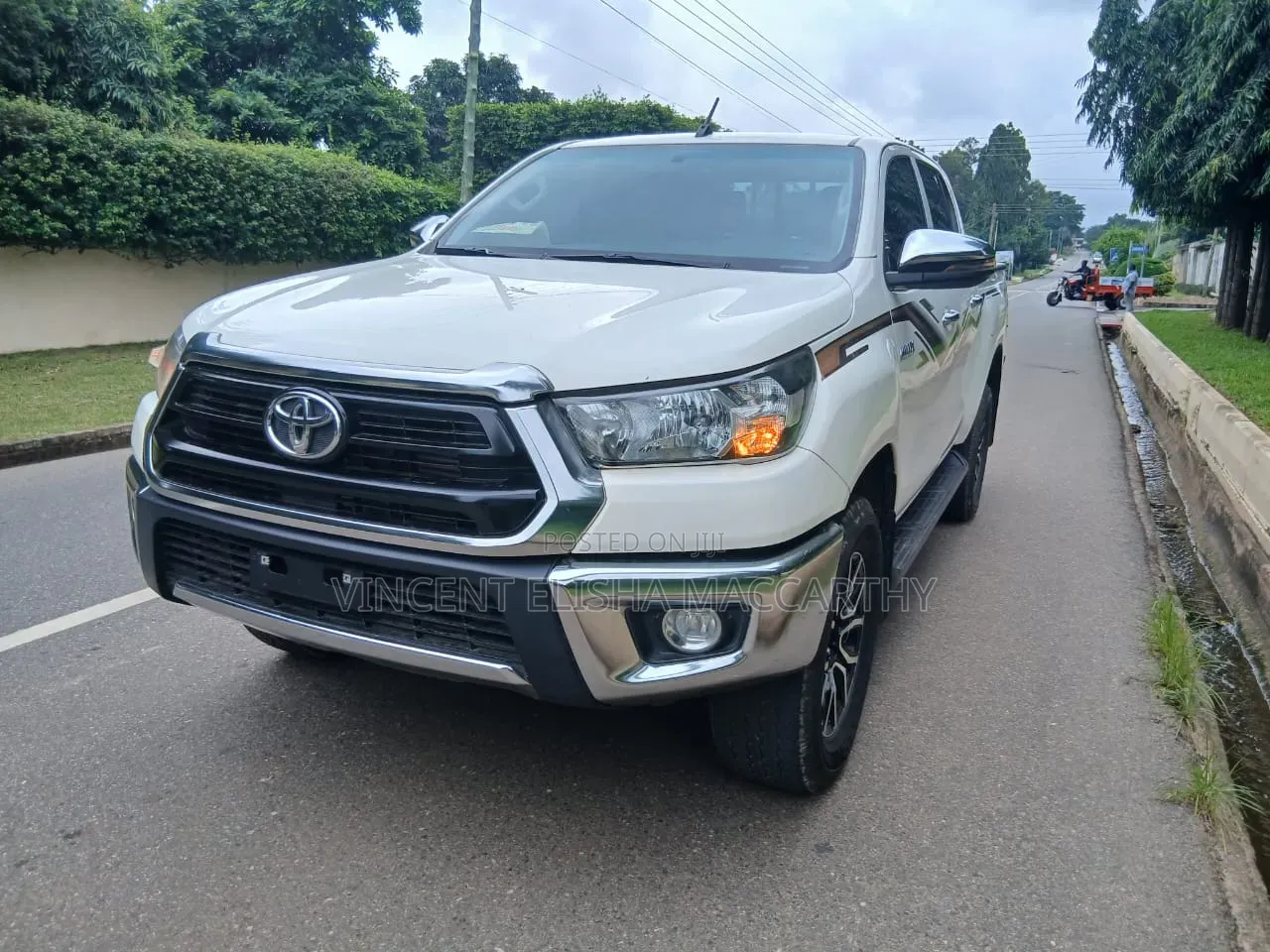 Toyota Hilux 2024 White