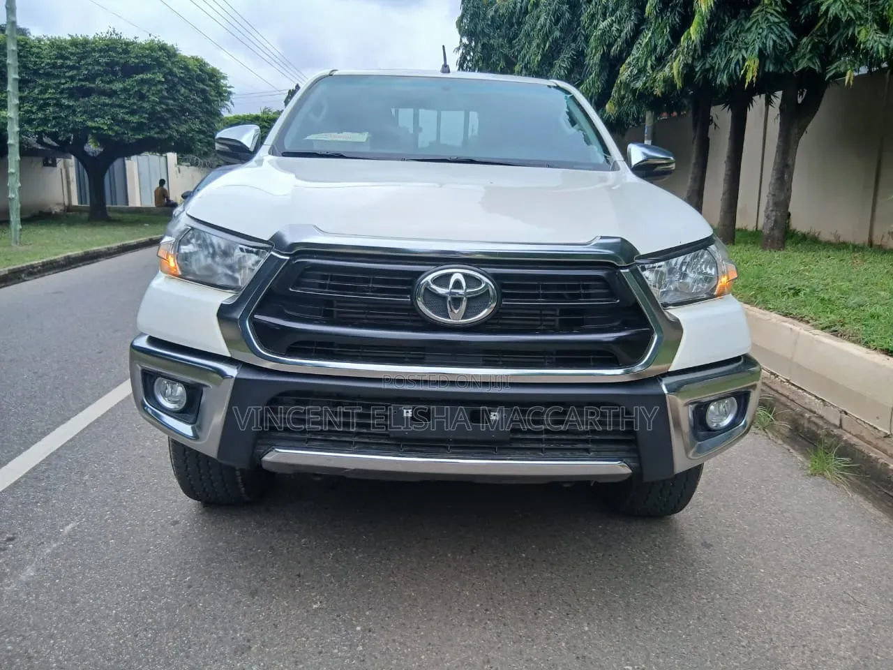 Toyota Hilux 2024 White