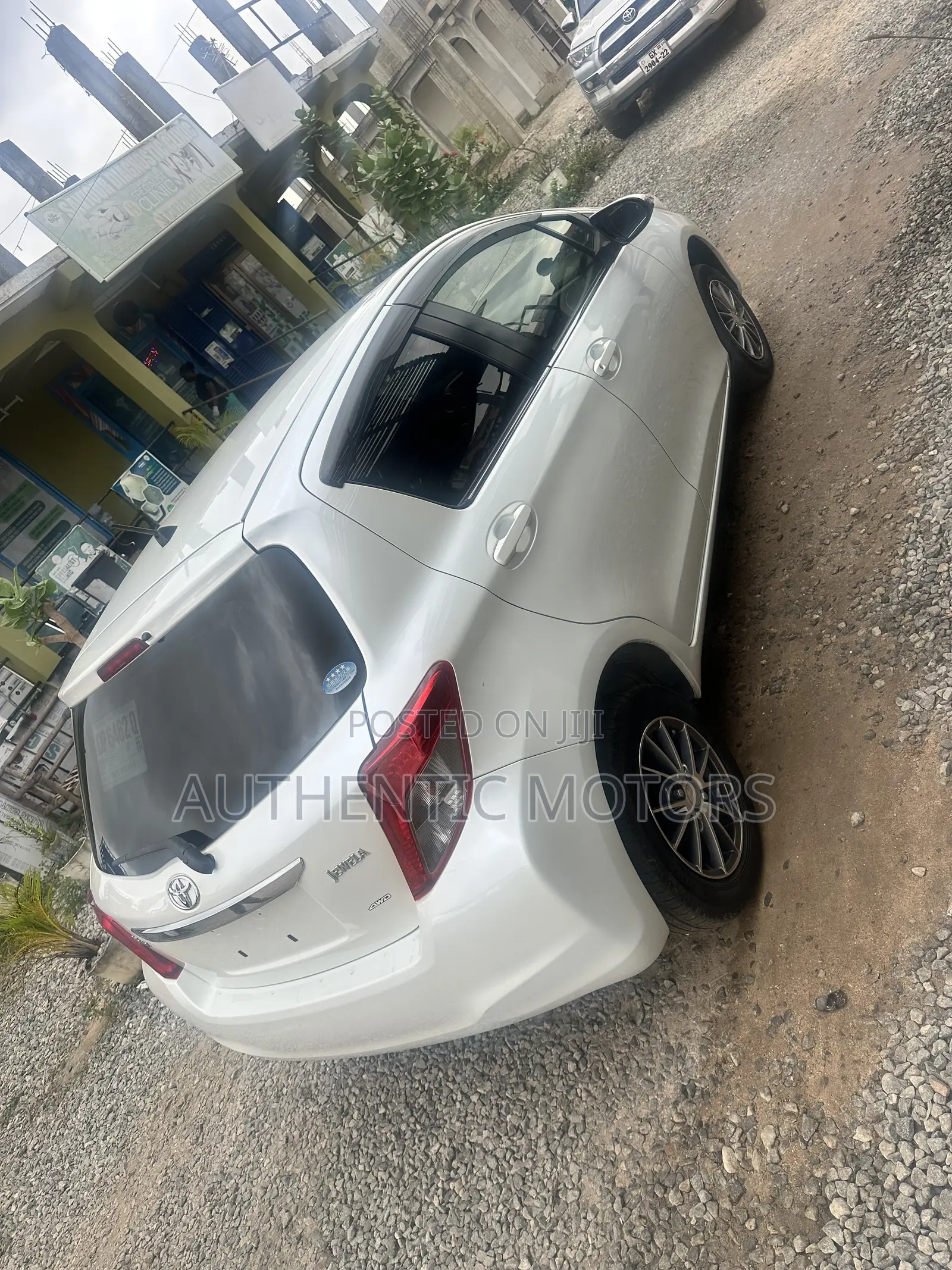 Toyota Vitz 2013 White