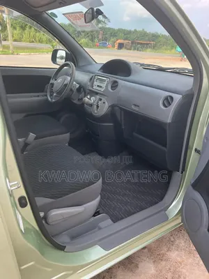 Toyota Sienta 1.5 AWD 2010 Green