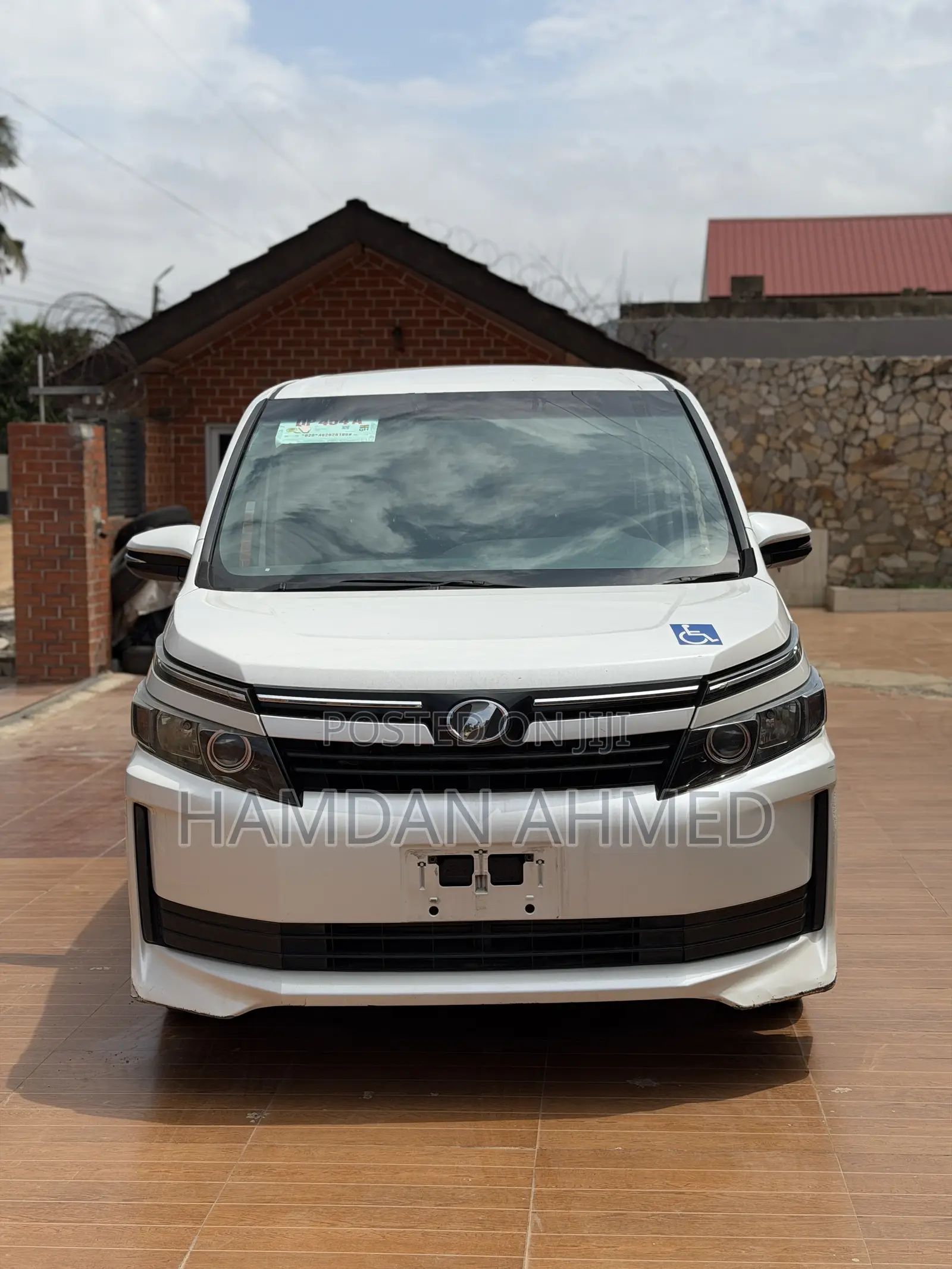 Toyota Voxy X 2WD 8-Seater 2015 White