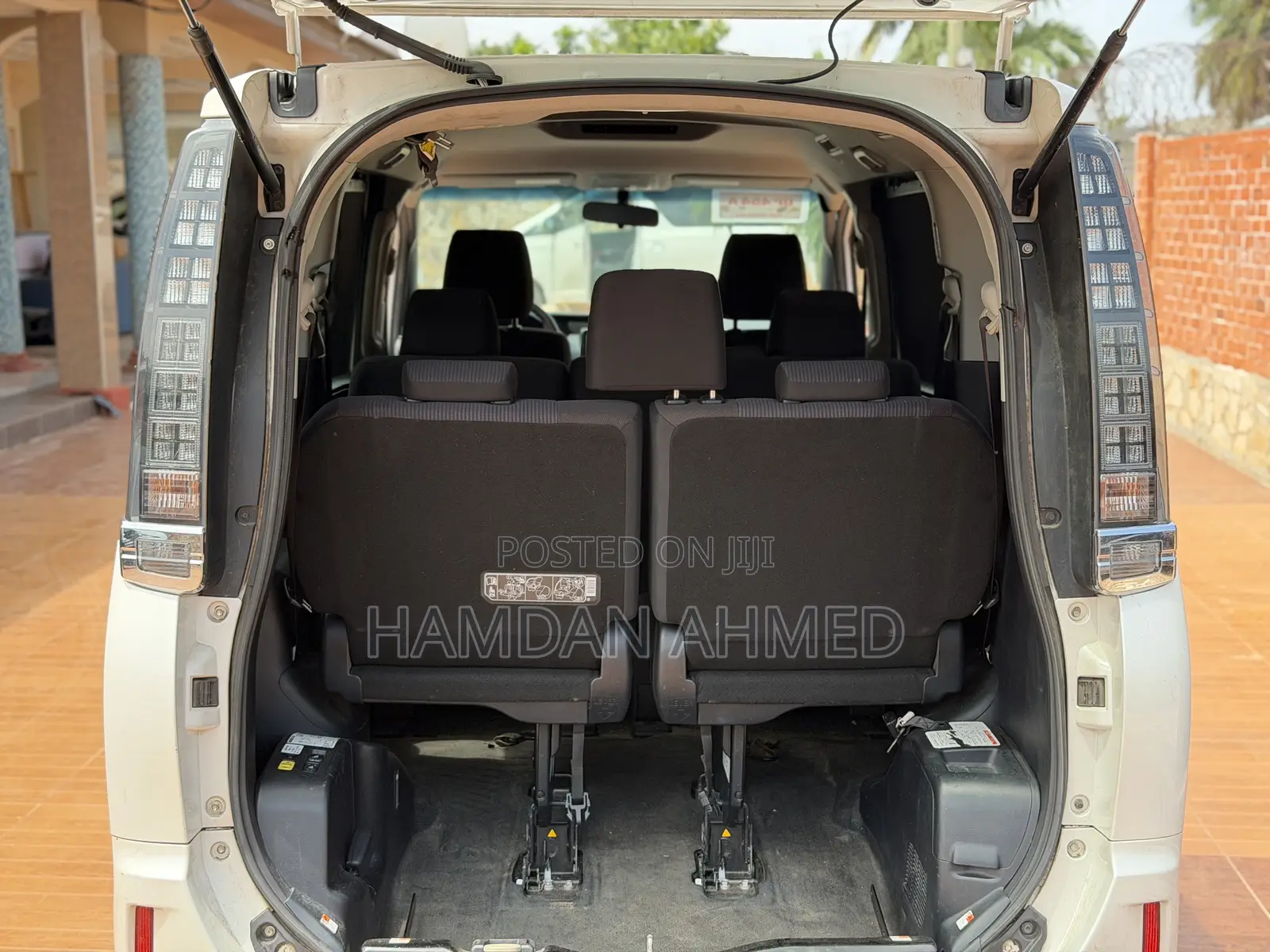 Toyota Voxy X 2WD 8-Seater 2015 White
