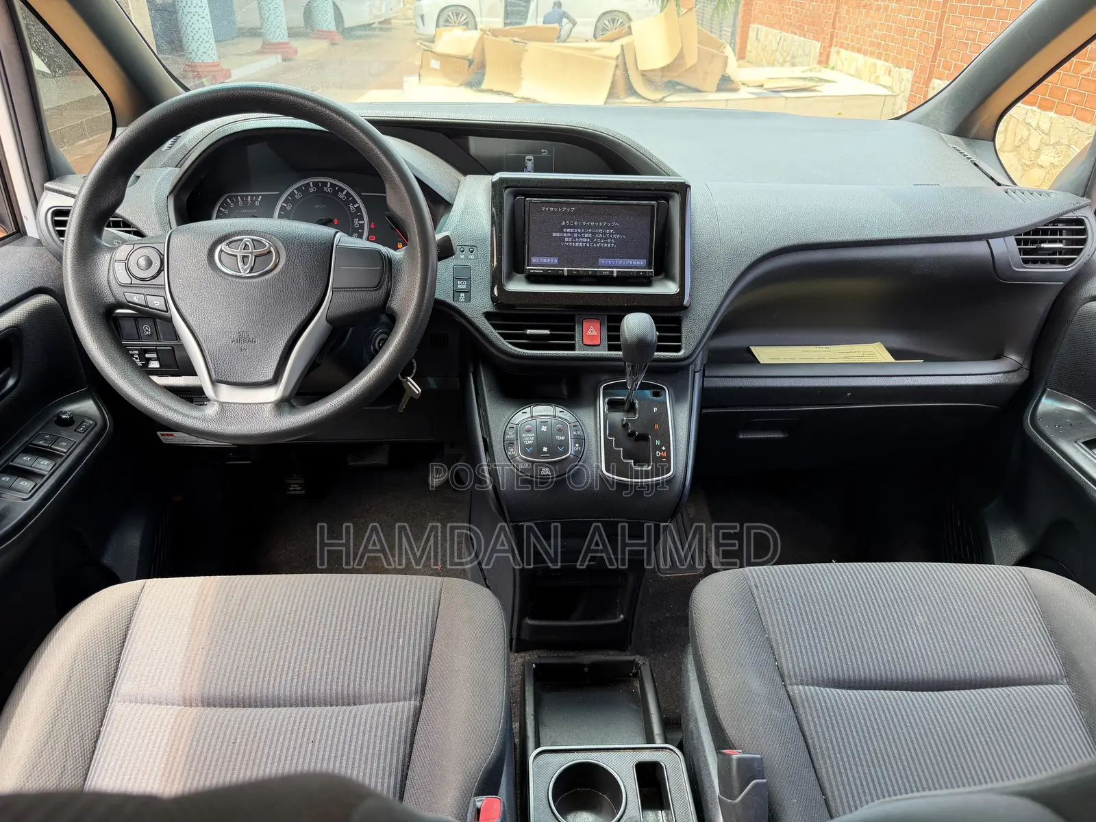 Toyota Voxy X 2WD 8-Seater 2015 White