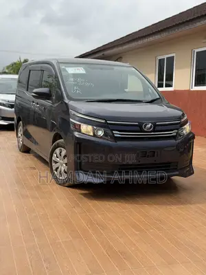 Toyota Voxy V 2WD 7-Seater 2014 Purple