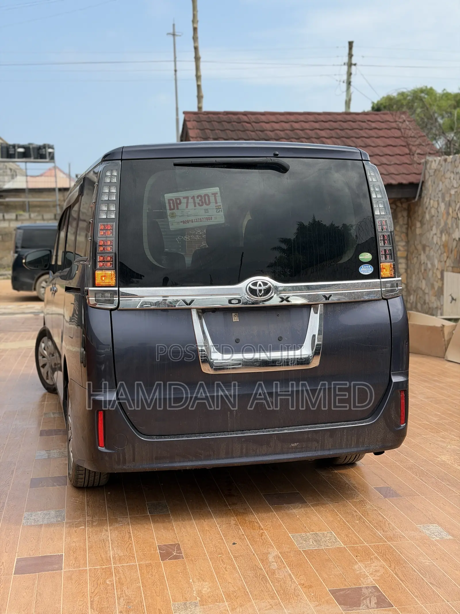 Toyota Voxy V 2WD 7-Seater 2014 Purple