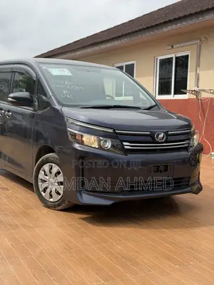 Toyota Voxy V 2WD 7-Seater 2014 Purple