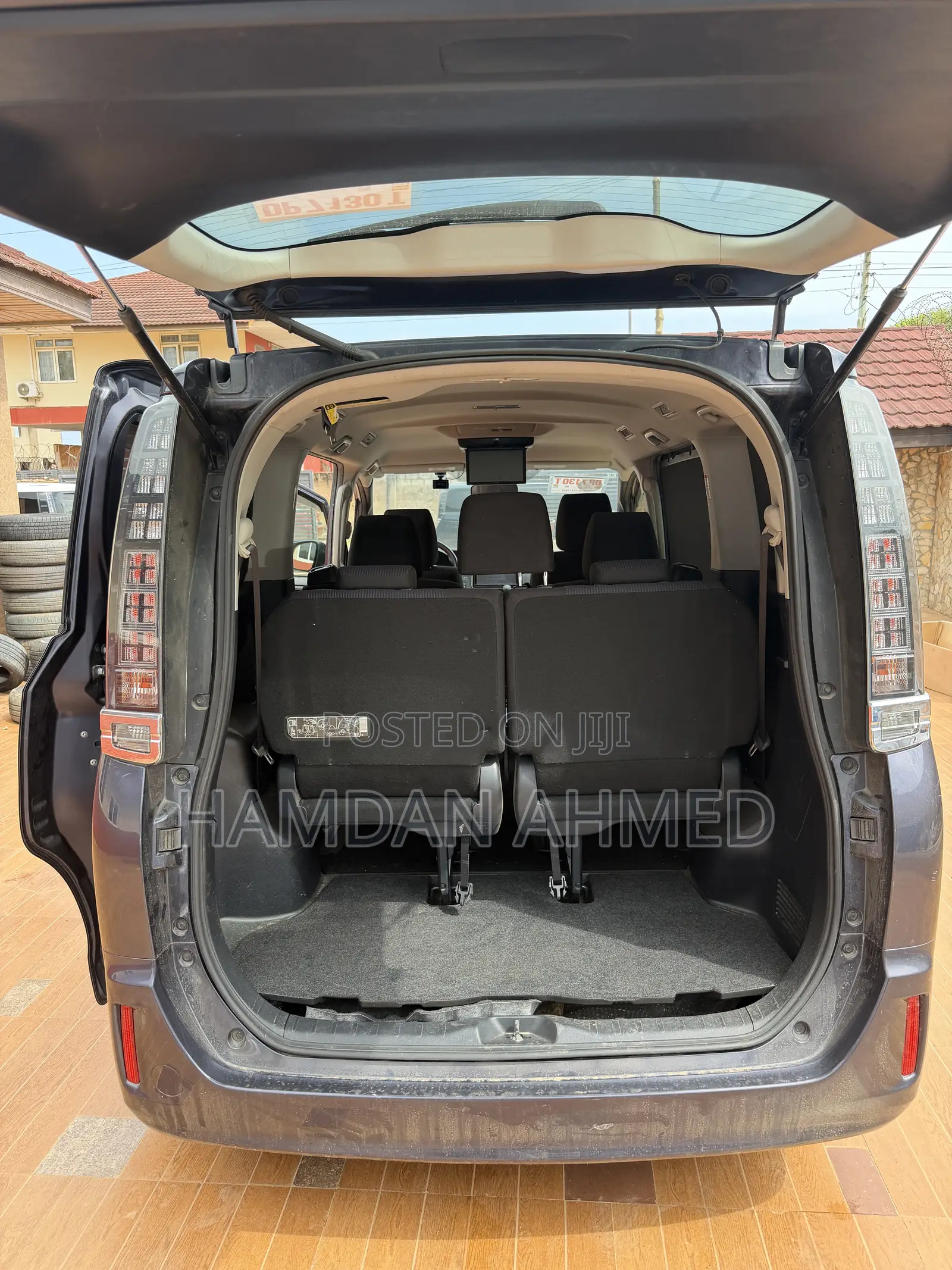 Toyota Voxy V 2WD 7-Seater 2014 Purple