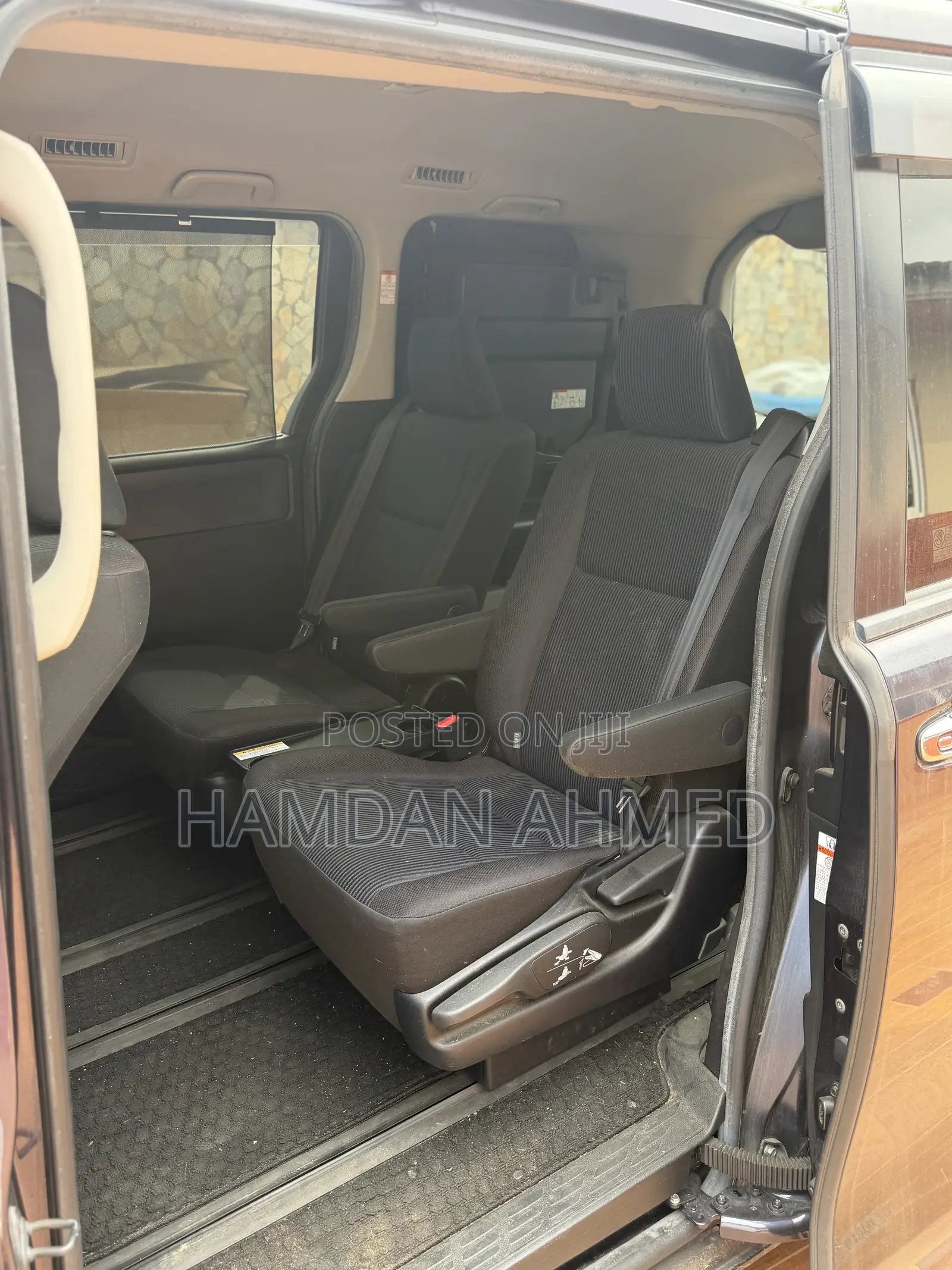 Toyota Voxy V 2WD 7-Seater 2014 Purple