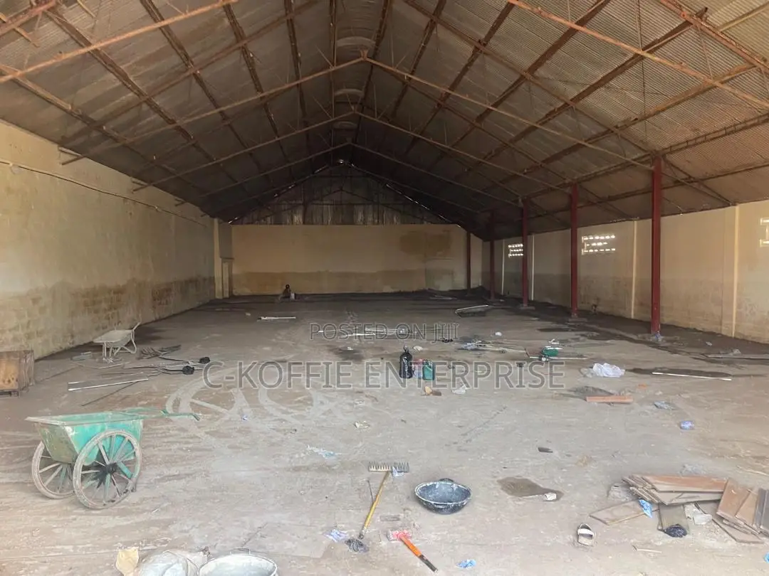 1,200 SQM Warehouse at Circle for Rent.