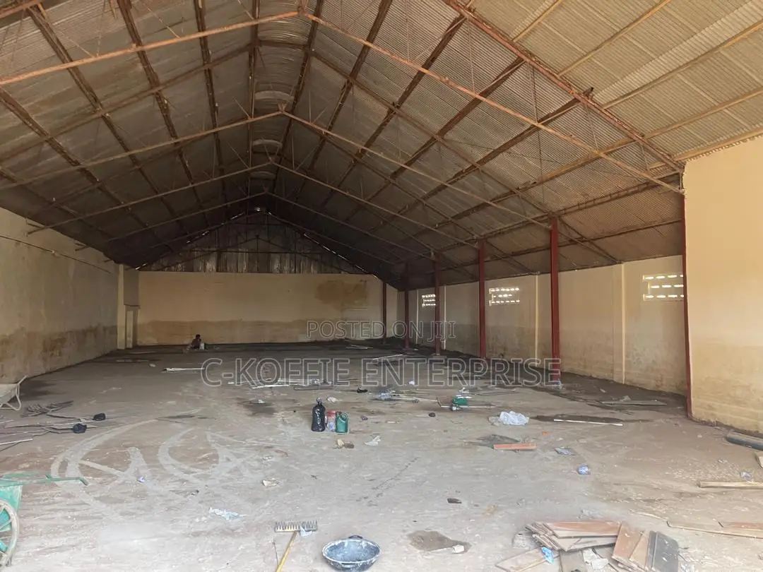 1,200 SQM Warehouse at Circle for Rent.