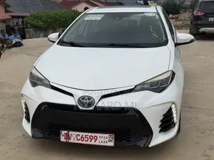 Toyota Corolla SE Special Edition 4dr Sedan (1.8L 4cyl CVT) 2017 White