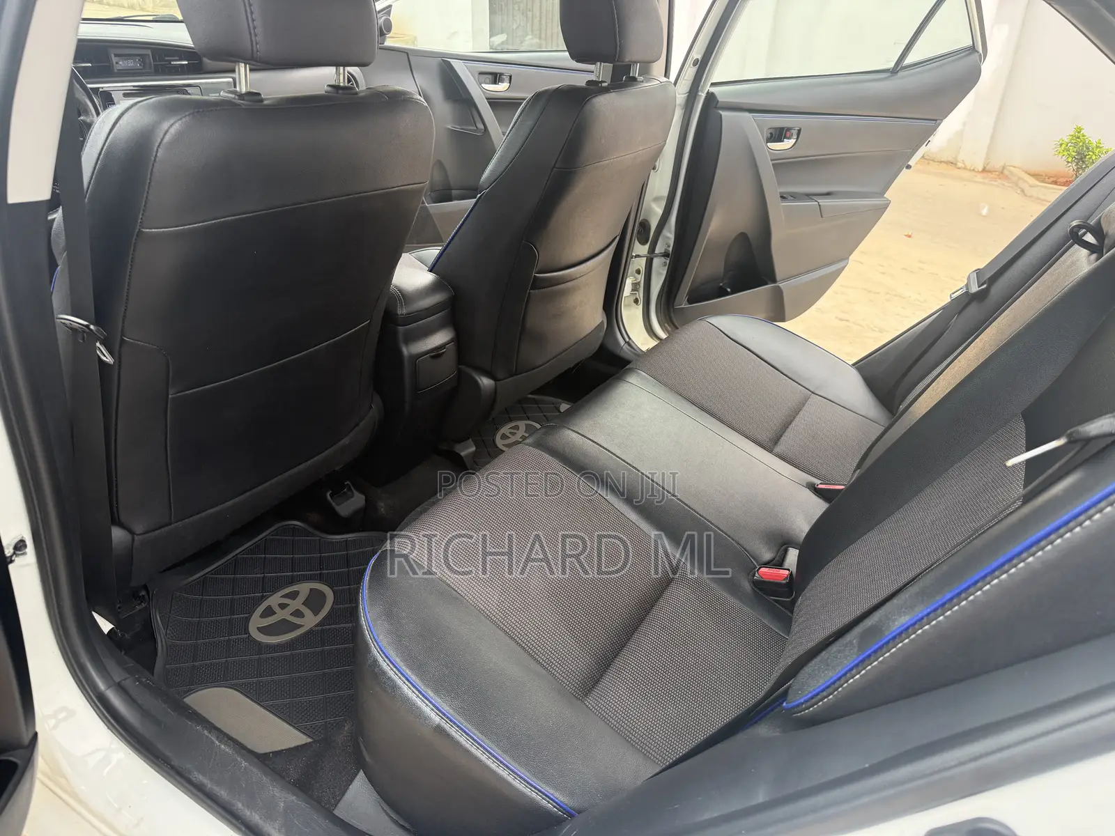 Toyota Corolla SE Special Edition 4dr Sedan (1.8L 4cyl CVT) 2017 White