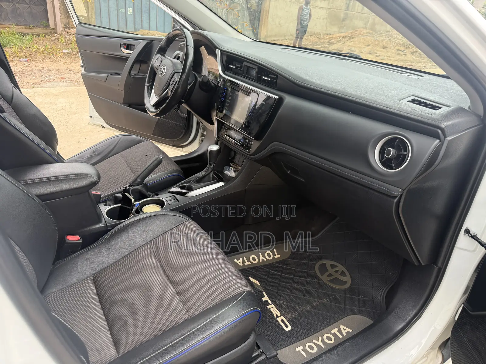 Toyota Corolla SE Special Edition 4dr Sedan (1.8L 4cyl CVT) 2017 White