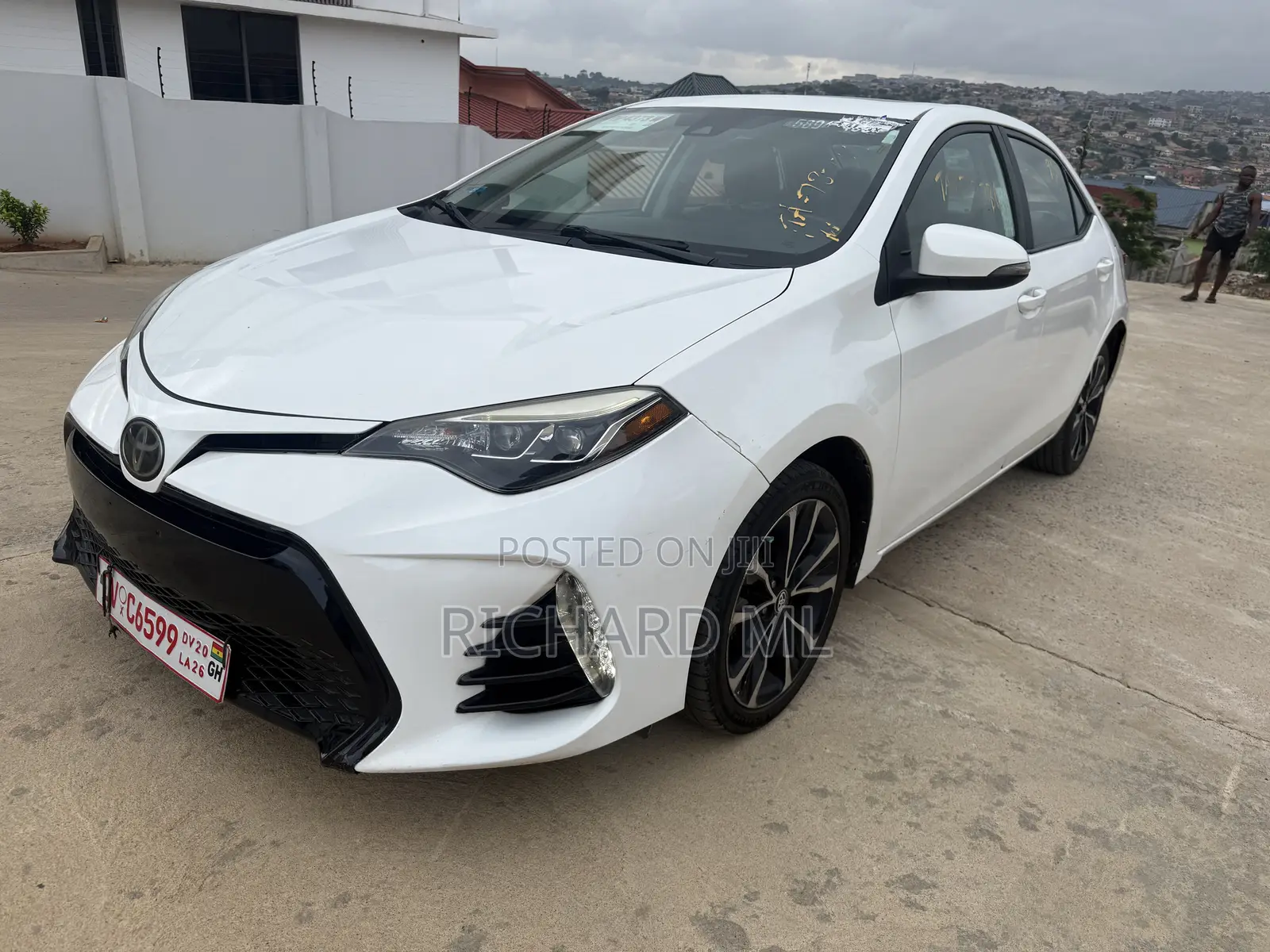 Toyota Corolla SE Special Edition 4dr Sedan (1.8L 4cyl CVT) 2017 White