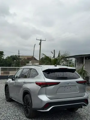 Toyota Highlander XSE AWD 2024 Silver