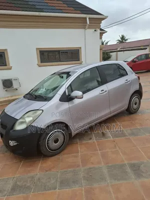 Toyota Vitz 2010 Silver