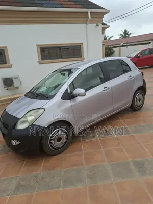 Toyota Vitz 2010 Silver