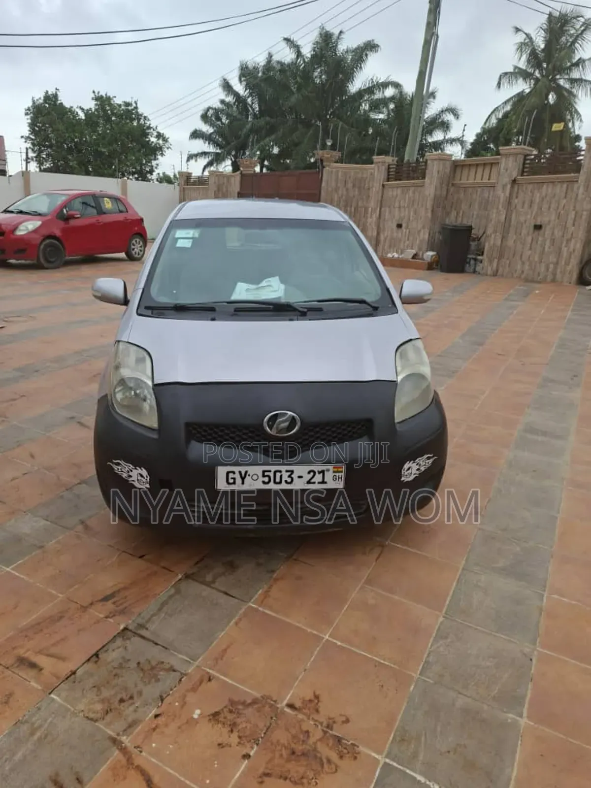 Toyota Vitz 2010 Silver