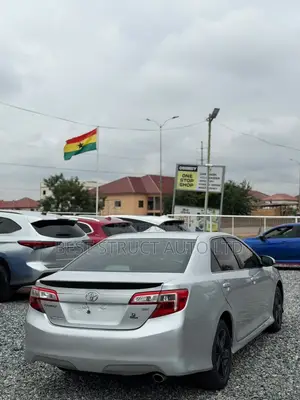 Toyota Camry SE 4dr Sedan (2.5L 4cyl 6A) 2014 Gray