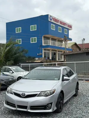 Toyota Camry SE 4dr Sedan (2.5L 4cyl 6A) 2014 Gray