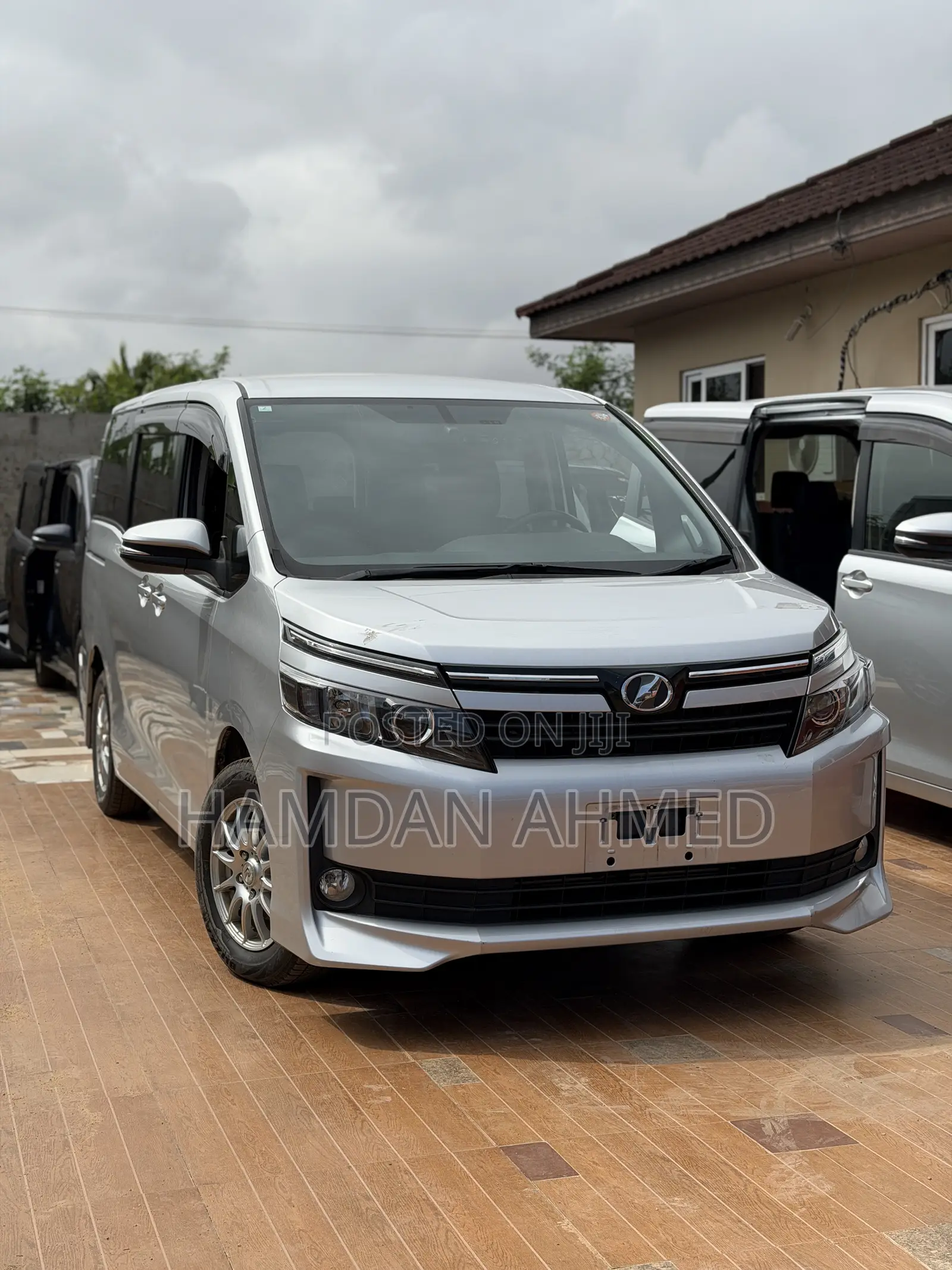 Toyota Voxy V 2WD 7-Seater 2015 Silver