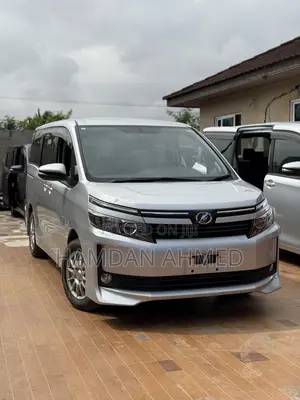 Toyota Voxy V 2WD 7-Seater 2015 Silver
