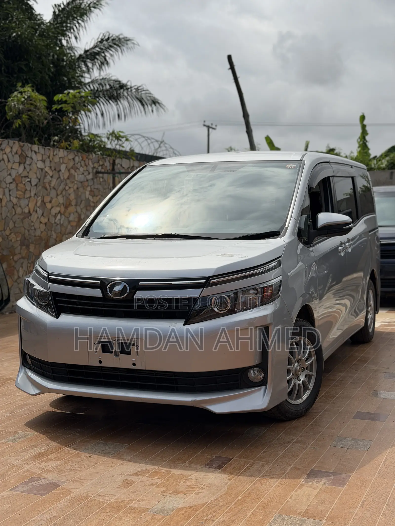 Toyota Voxy V 2WD 7-Seater 2015 Silver