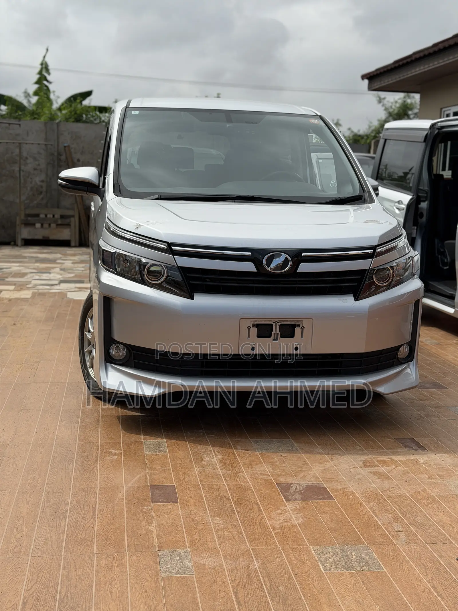 Toyota Voxy V 2WD 7-Seater 2015 Silver