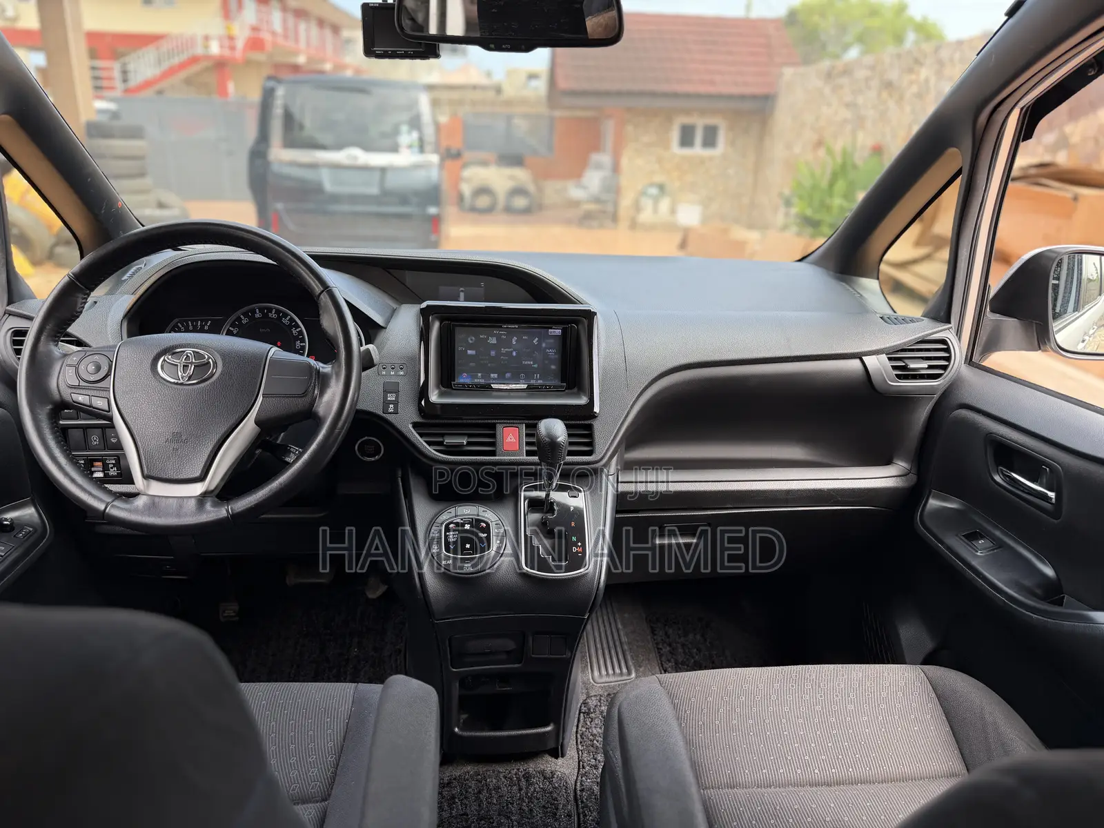 Toyota Voxy V 2WD 7-Seater 2015 Silver