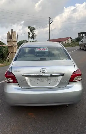 Toyota Belta 2011 Silver