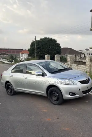 Toyota Belta 2011 Silver